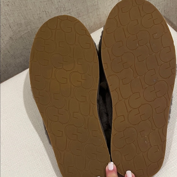 UGG Fluffy Charcoal Slippers-Women’s Size 9 - Picture 7 of 8